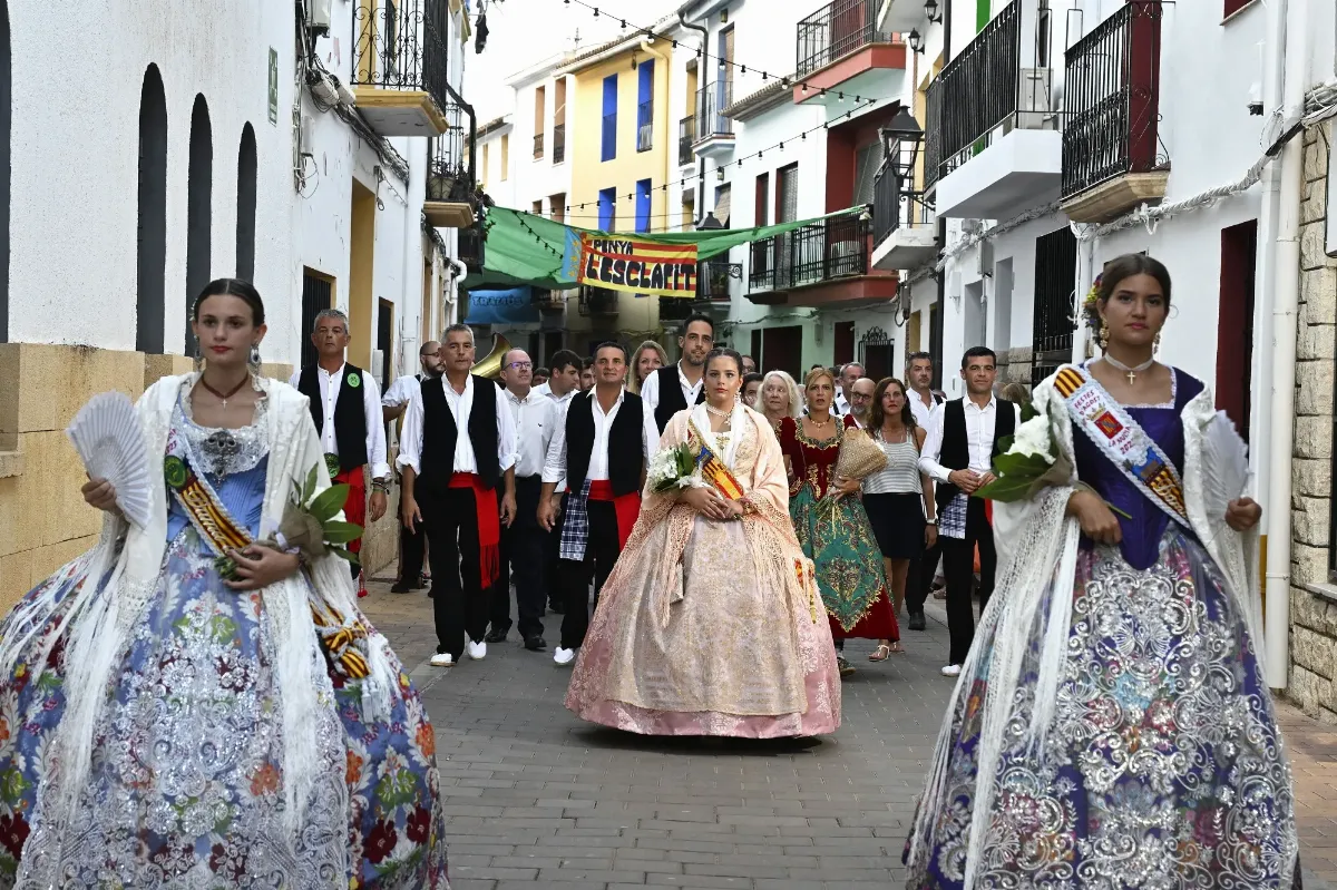 festes lanu ofrenda floral